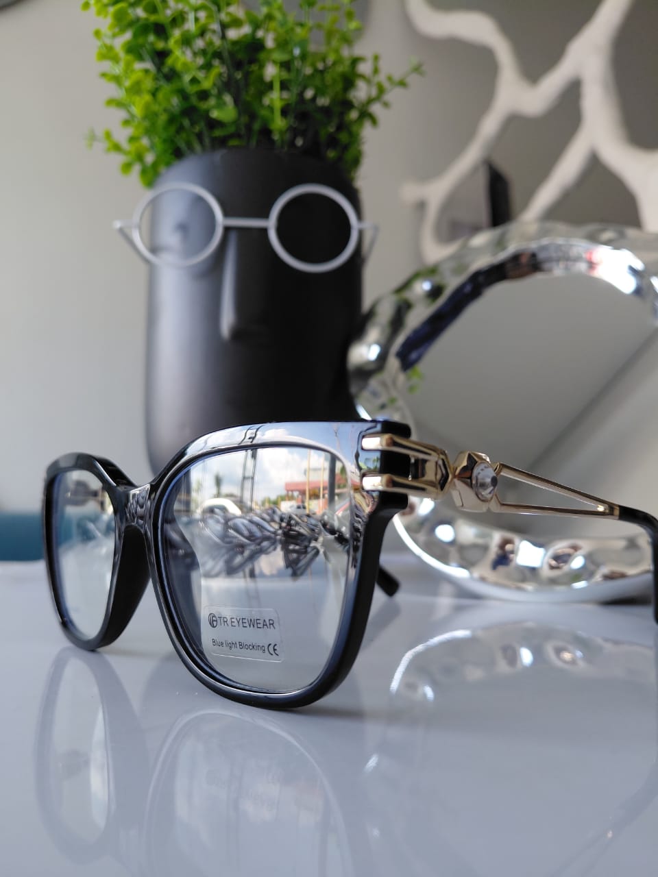 TR EYE WEAR