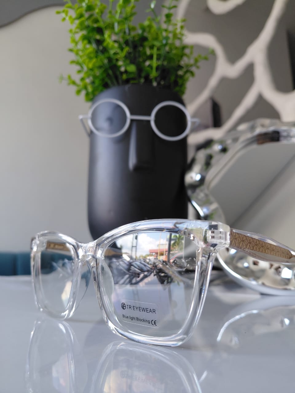 TR EYE WEAR