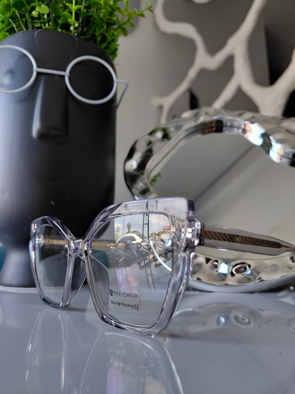 TR EYE WEAR