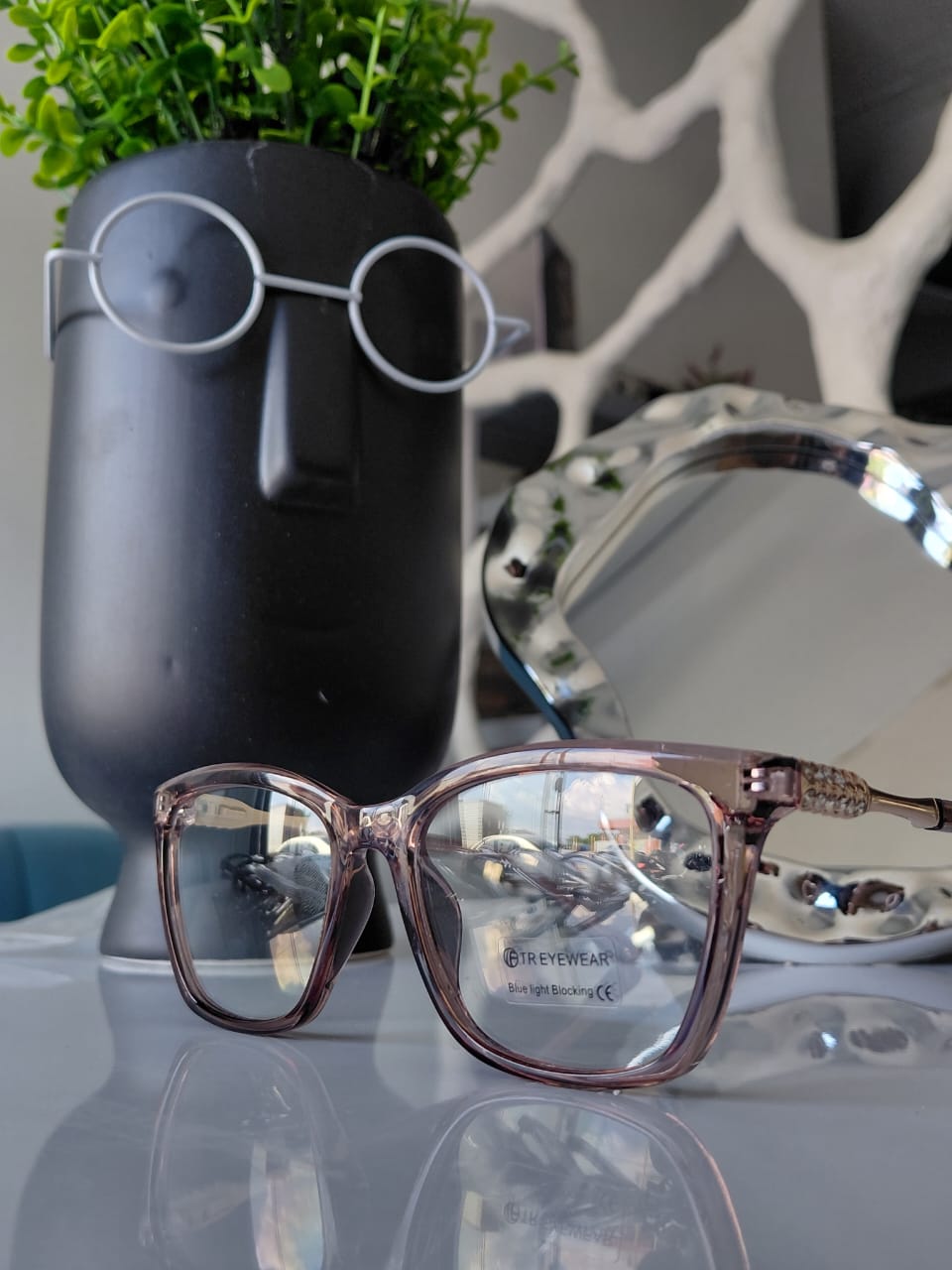 TR EYE WEAR