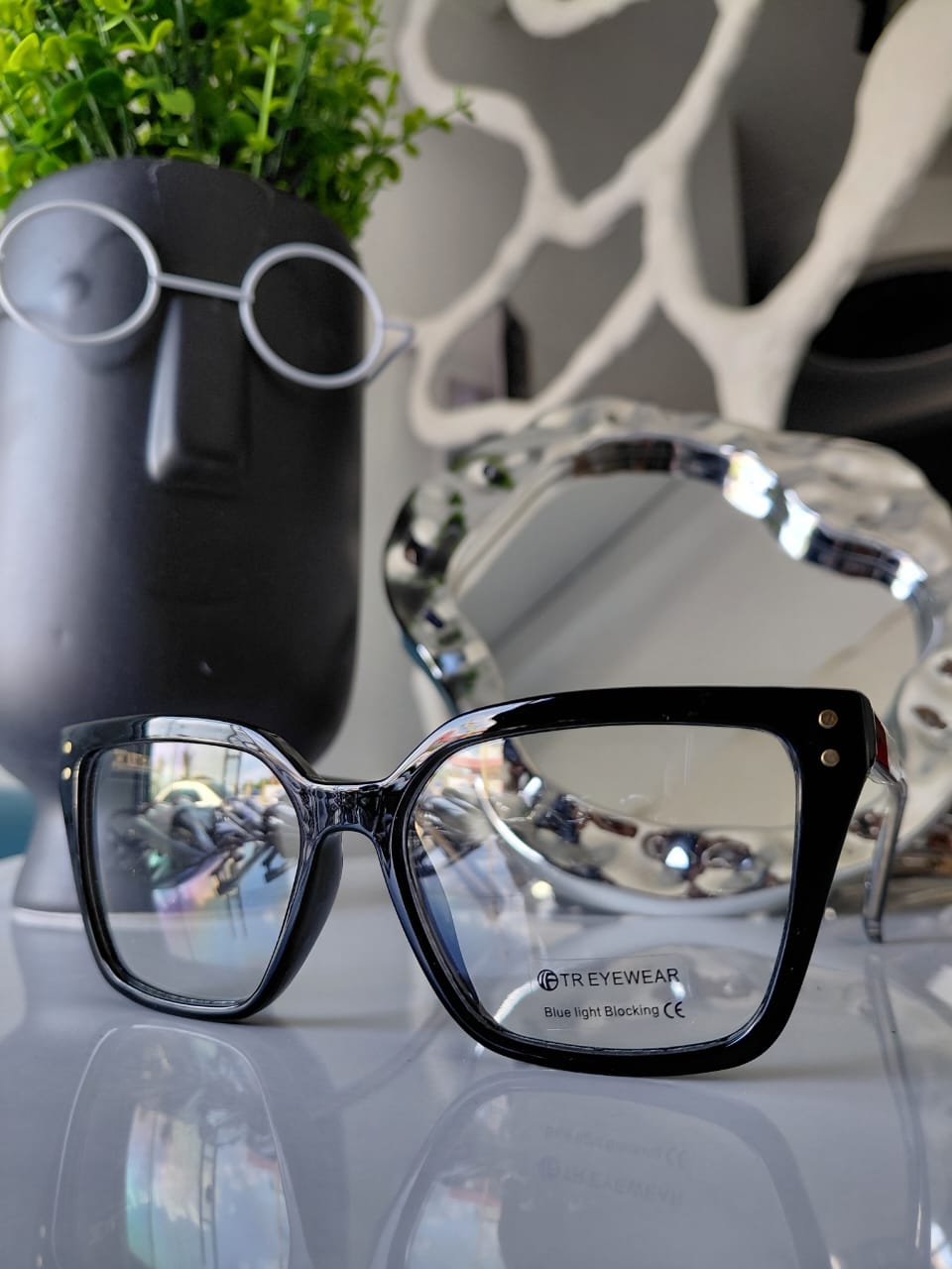 TR EYE WEAR