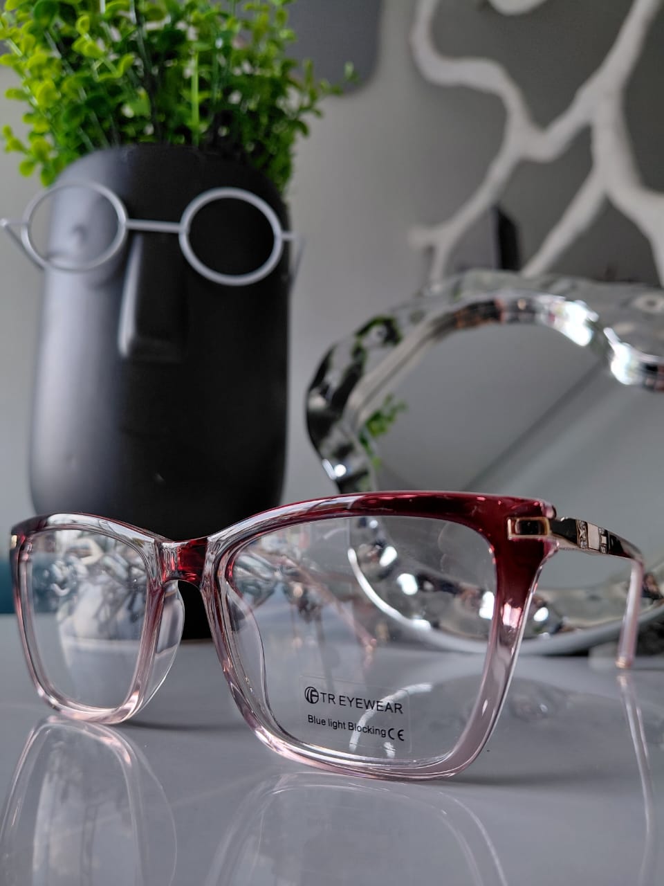 TR EYE WEAR