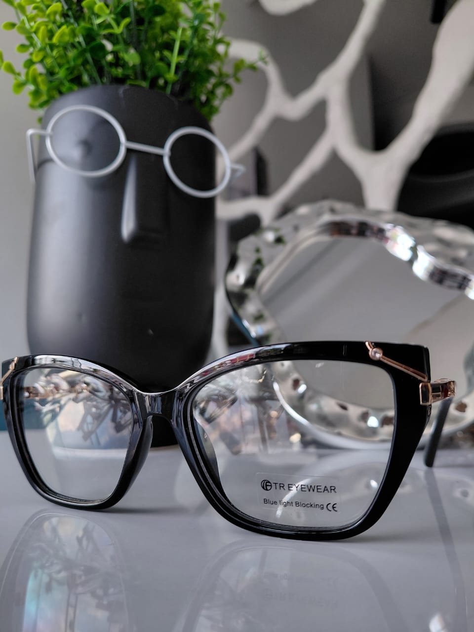 TR EYE WEAR