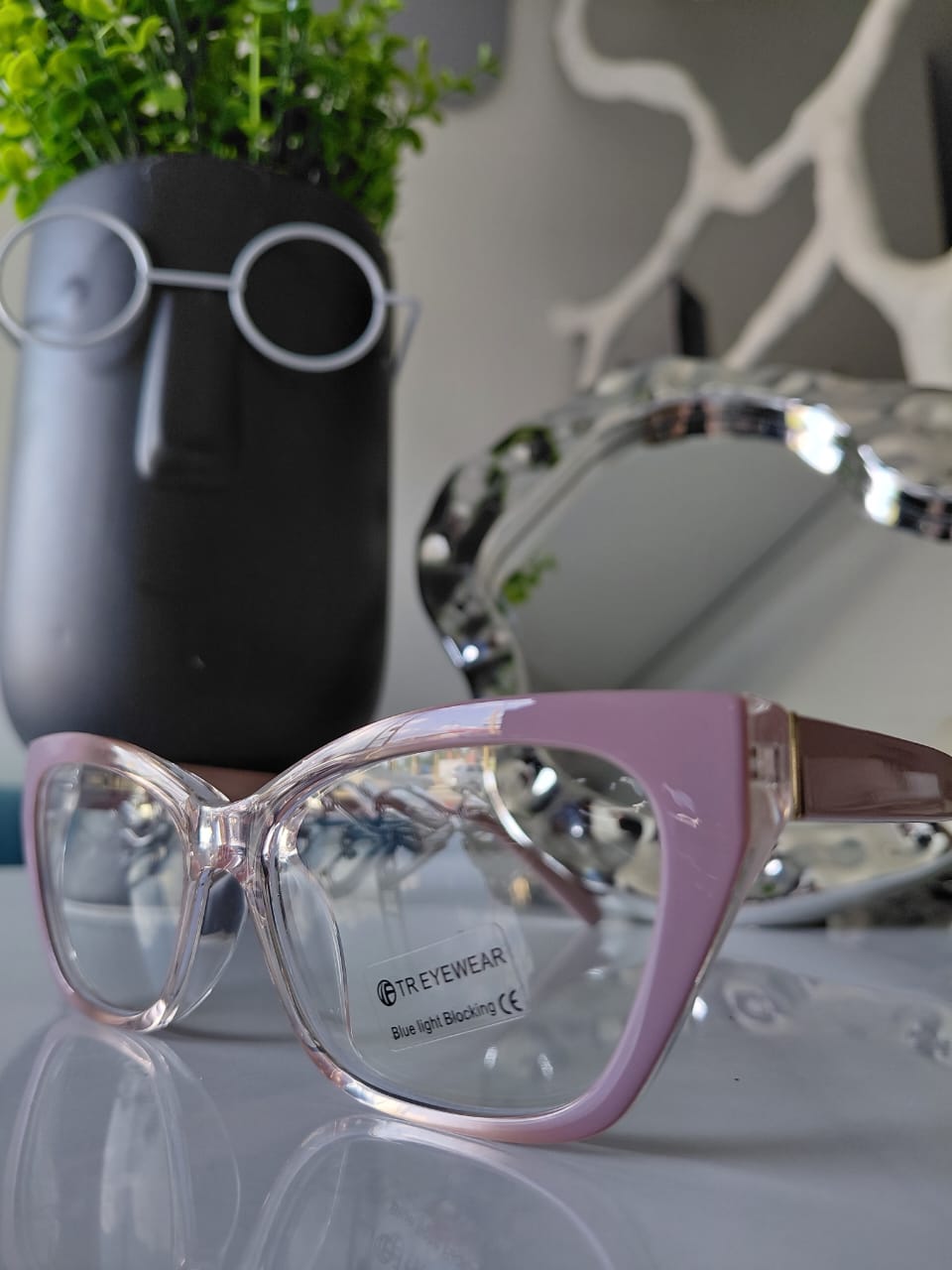 TR EYE WEAR