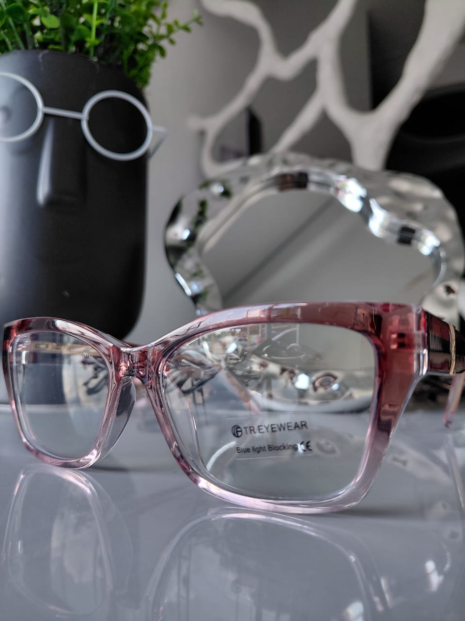 TR EYE WEAR