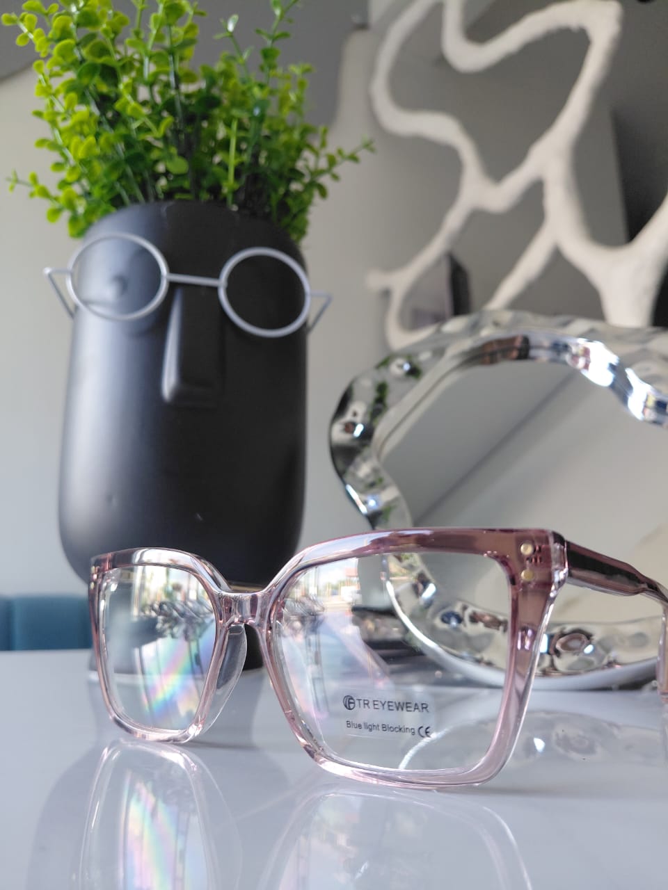 TR EYE WEAR