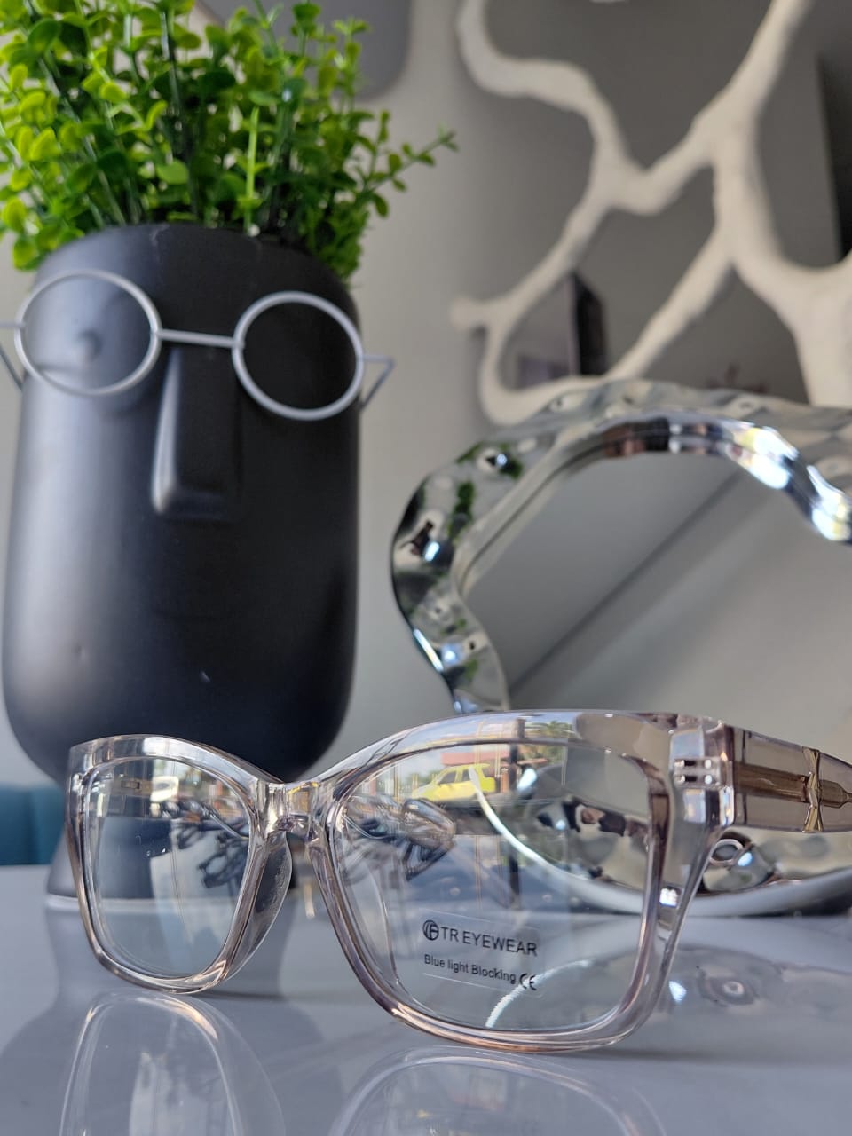 TR EYE WEAR