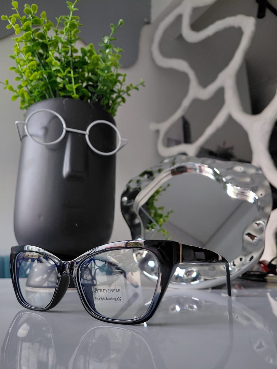 TR EYE WEAR