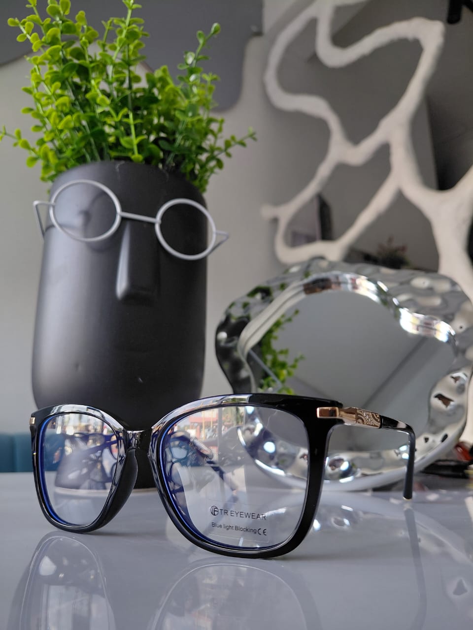 TR EYE WEAR